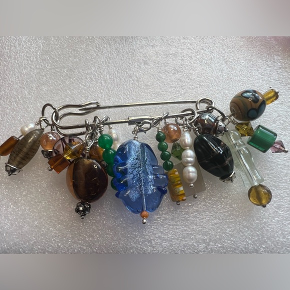 Beaded Pin - Picture 7 of 7